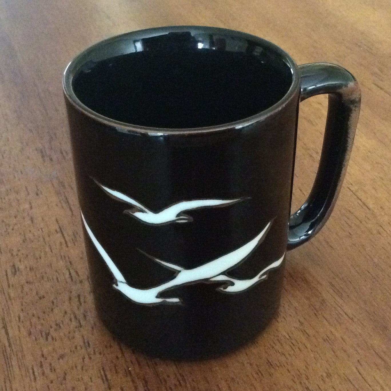 Birds in flight brown mug